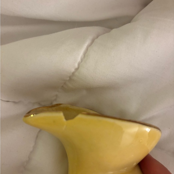 Elegant Yellow and Gold Ceramic decorative vase - Picture 4 of 5